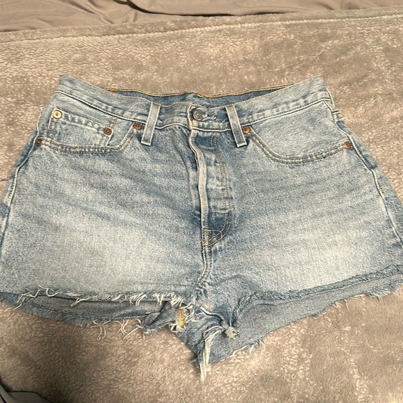 Levi’s !! - Picture 1 of 2